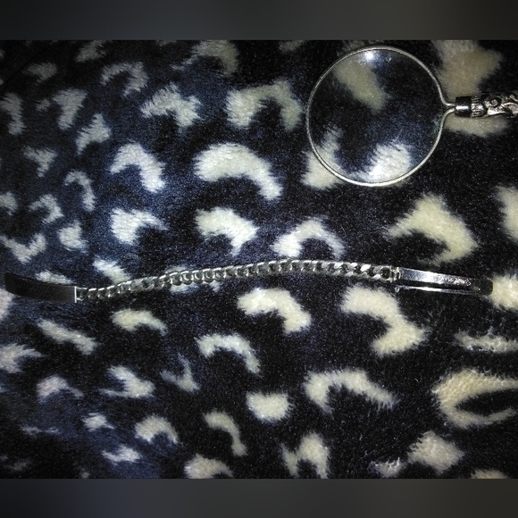 Jewelry - Picture 2 of 3